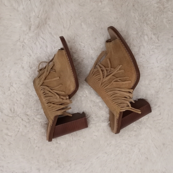 Gianni Bini Western Fringed Coastal Cowgirl Comfy Bohemian Wooden Heel Mule Clog - Picture 3 of 5